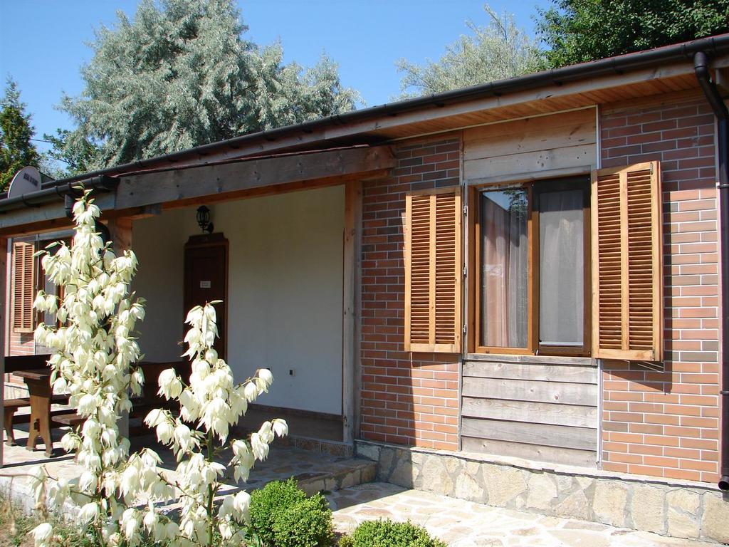 Villas And Bungalows Panorama Chernomorets Exterior foto